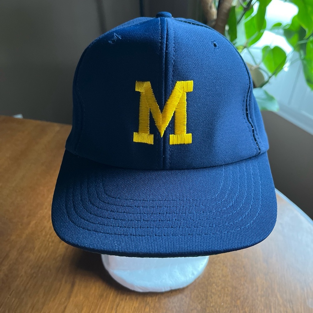 Vintage 90’s University of Michigan Wolverines Snapback Hat Cap Navy Embroidered